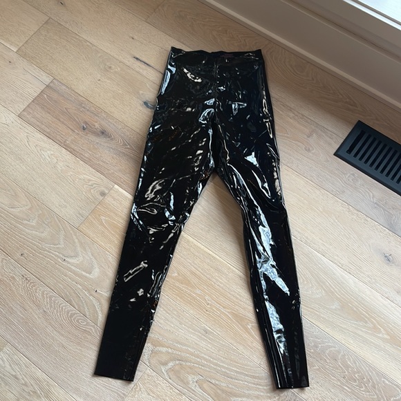 Faux Patent Leather Legging in Black | commando - Picture 7 of 8